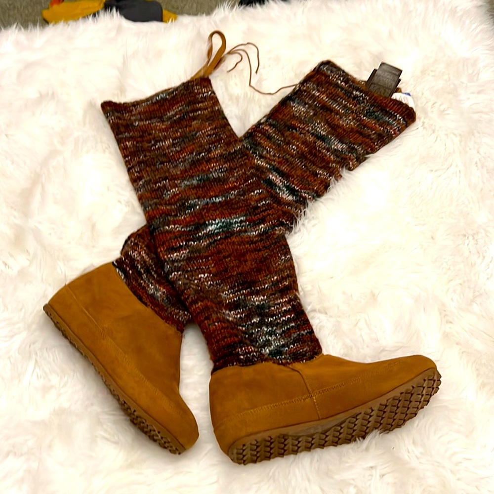 BearPaw Boots Never Worn. With tags..size 10